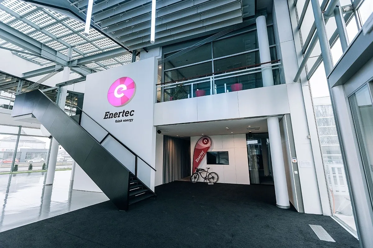 Vhod v stavbo podjetja Enertec